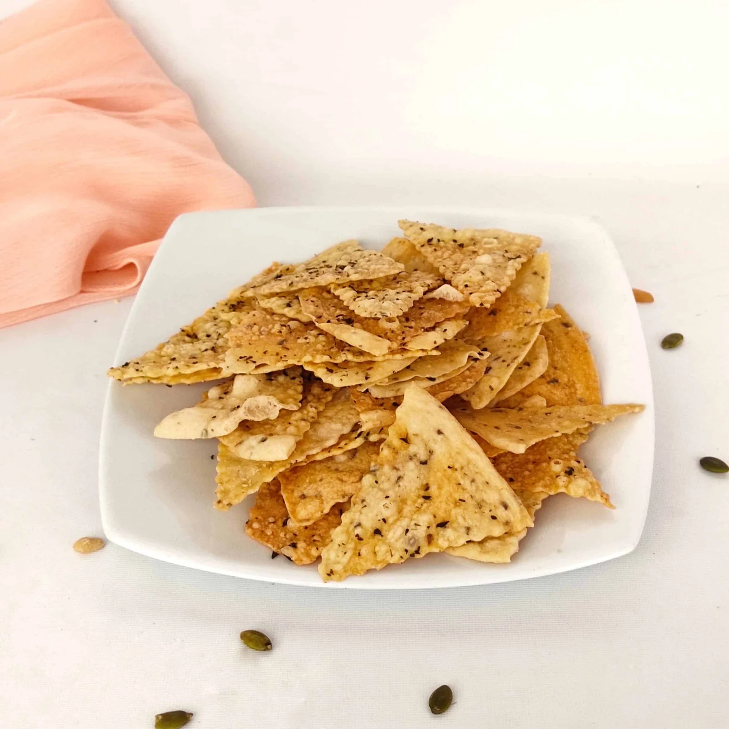 Hojitas crujientes de parmesano y finas hierbas